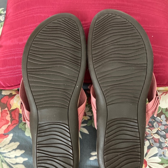 SALE $20 Unbranded dusty pink Sz. 8 1/2, thongs, like new condition $35 - Picture 3 of 4